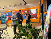 Lade das Bild in den Galerie-Viewer, Reflektionen der Macht - Wandbild auf Leinwand - Ölgemälde